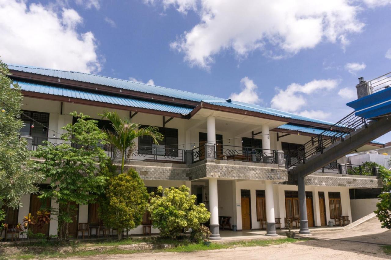 Reddoorz @ Tambolaka Sumba Hotel Lokokaki Exterior photo