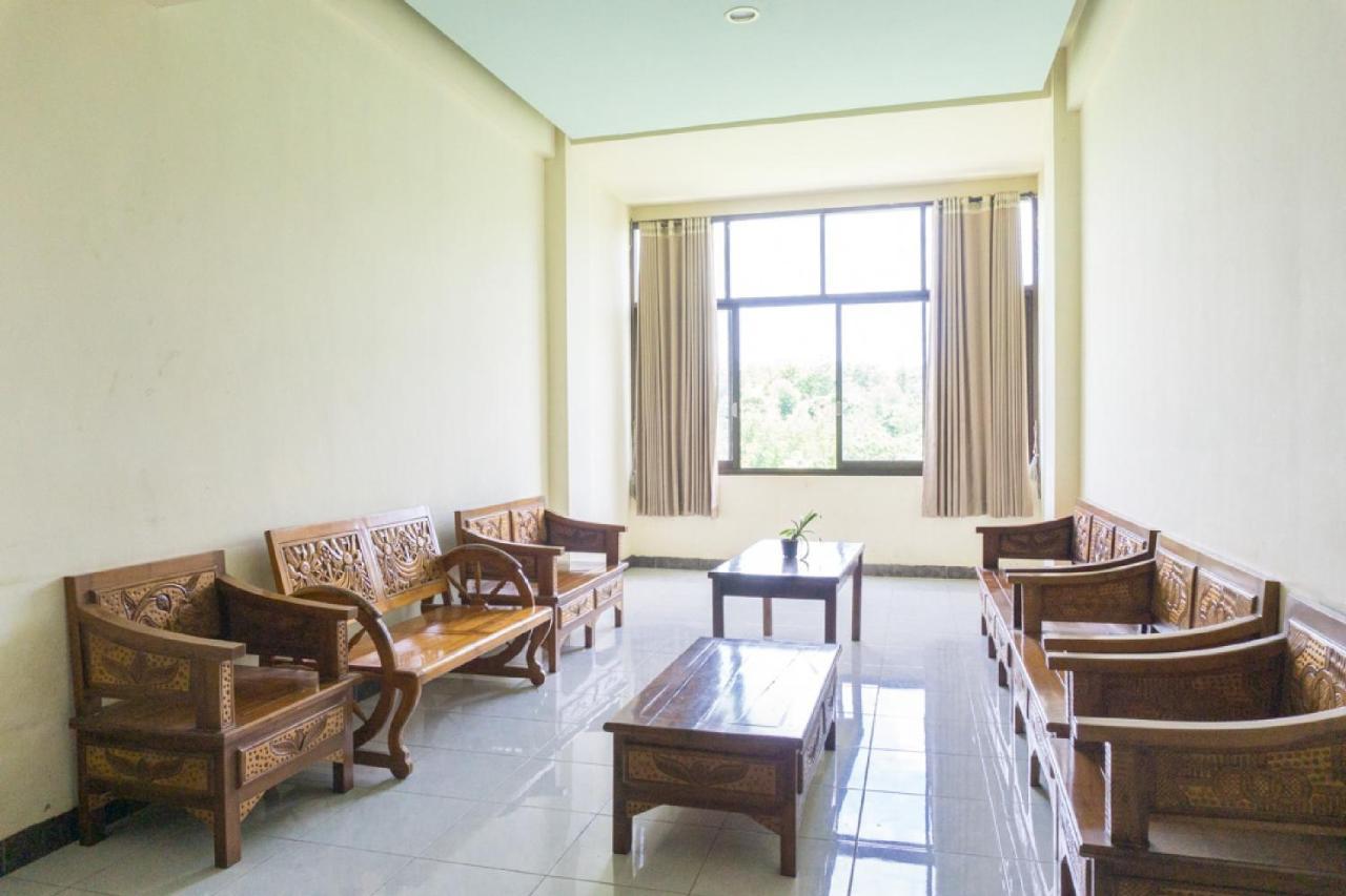 Reddoorz @ Tambolaka Sumba Hotel Lokokaki Exterior photo
