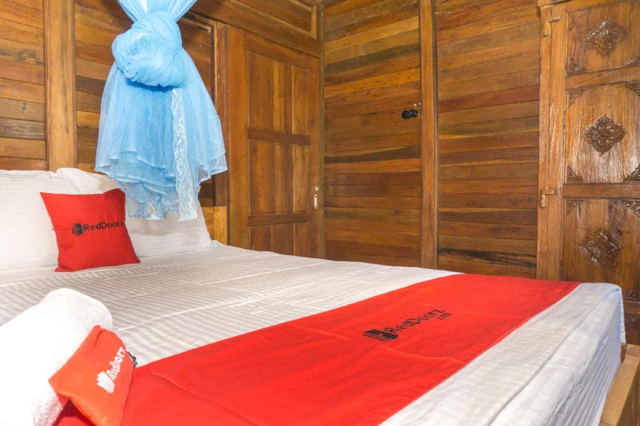 Reddoorz @ Tambolaka Sumba Hotel Lokokaki Exterior photo